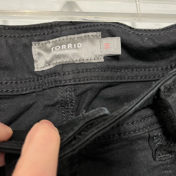 Torrid black feel the fit jeans size 18 - Picture 2 of 8